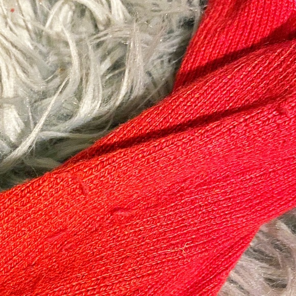 Red Gap sweater - Picture 4 of 4